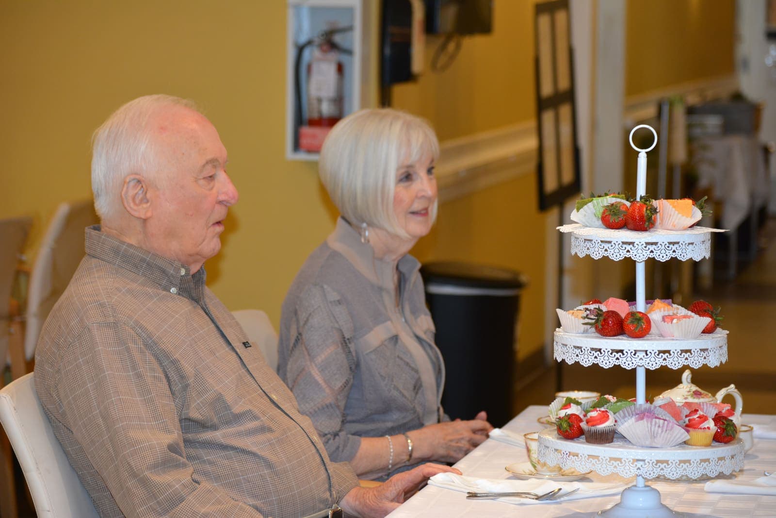 Tableside dining with fresh roses